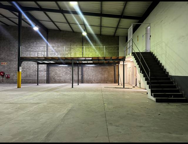 1,069M² WAREHOUSE TO LET IN BRIARDENE